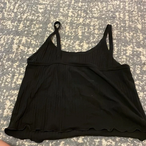 Textured Tank Top W/ A Ruffled Bottom - Picture 2 of 2